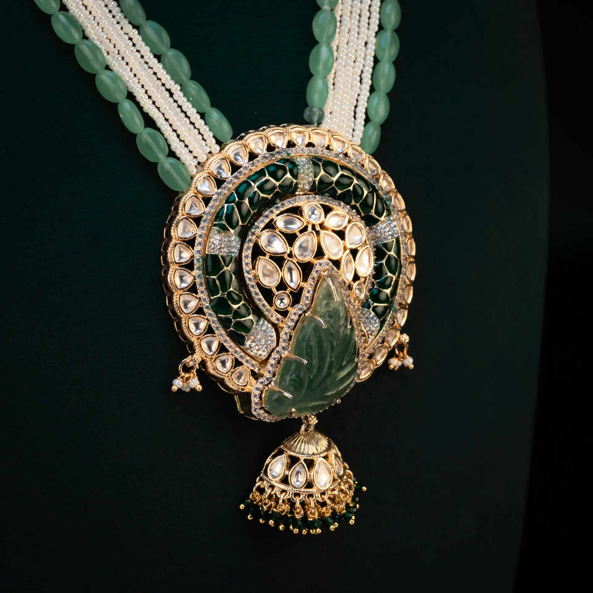 Elegant green gemstone necklace design